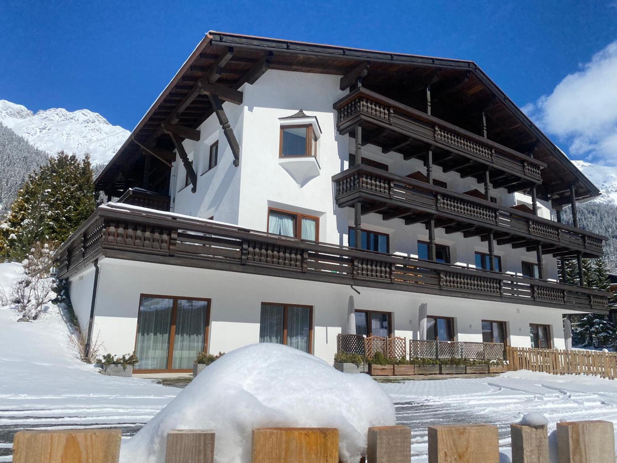 Landhaus Hüttl Sankt Anton am Arlberg Exterior foto